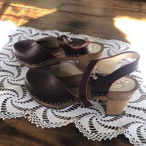 Maguba Florence Clogs